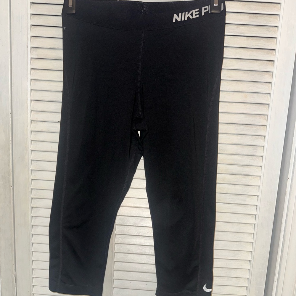 Nike Cropped Performance Leggings